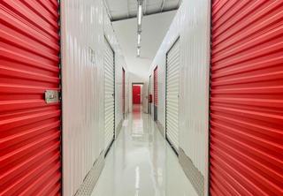 Location Local commercial à Carrer de balmes 147. Alquiler de almacenes con seguridad y servicios logísticos