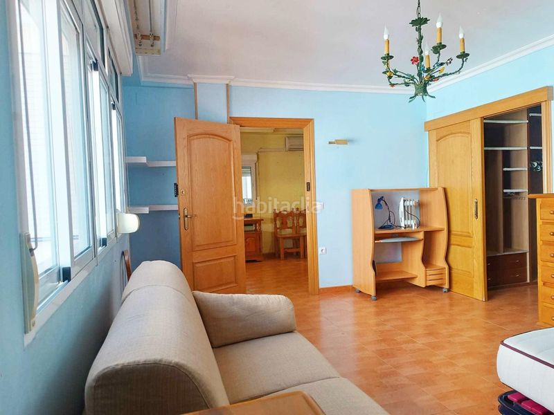 Foto 70e11bcc-99b2-4193-9a0f-369c6ec6f68c. Pis a Ciudad Jardín Sevilla