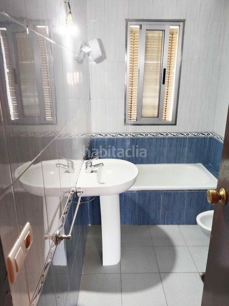 Foto cfd1a9c1-e166-4381-bf59-42726f7dc4bf. Pis amb aparcament a Isla Chica Huelva