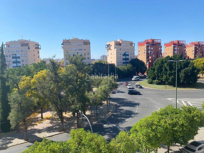 Foto 1d2c29c1-679f-4f12-9e0e-8f7d104f40a6. Piso cuarta planta sin ascensor en bda. La Oliva en Sevilla