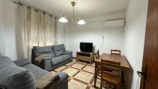 Rent Flat in El Plantinar - Avda. La Paz - El Juncal. Se alquila piso para  estudiantes