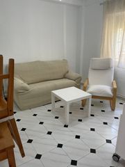 Rent Flat  Calle nalon. Se alquila piso para chicas estudiantes