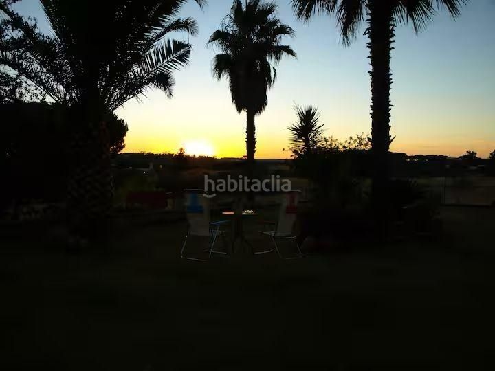 Foto 155b2626-cf44-4d76-86ed-473de0139e56. Casa aparellada amb aparcament piscina a Lepe