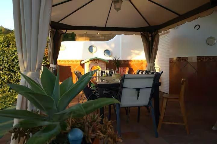 Foto 317e3ff5-68c2-440c-b274-9aa597552c81. Casa aparellada amb aparcament piscina a Lepe