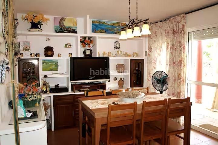 Foto 5a361d6c-d508-4e24-89e2-d0ae1e855473. Casa aparellada amb aparcament piscina a Lepe