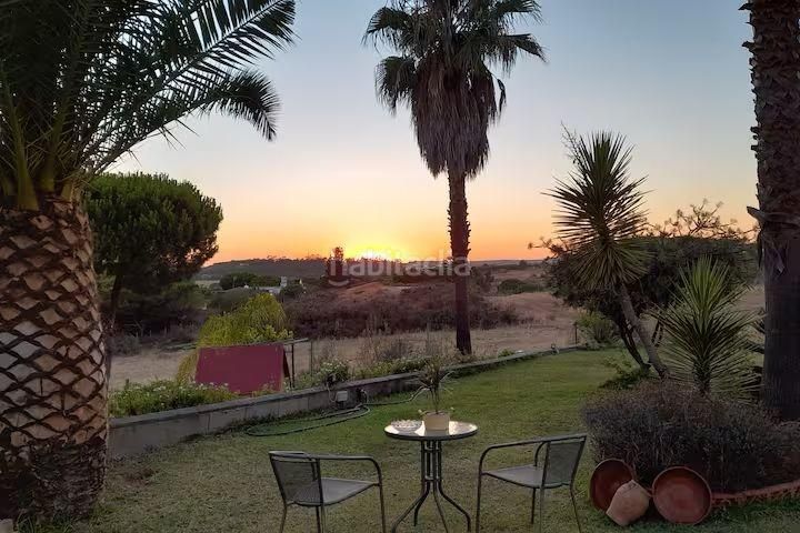Foto 670e073c-83cb-4ea9-8be7-c305a5120061. Casa aparellada amb aparcament piscina a Lepe