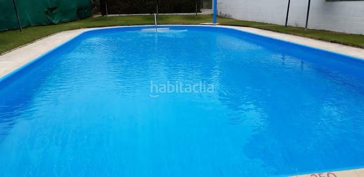 Foto a4babda8-58e3-4427-960f-3d5fc7d1a057. Casa aparellada amb aparcament piscina a Lepe