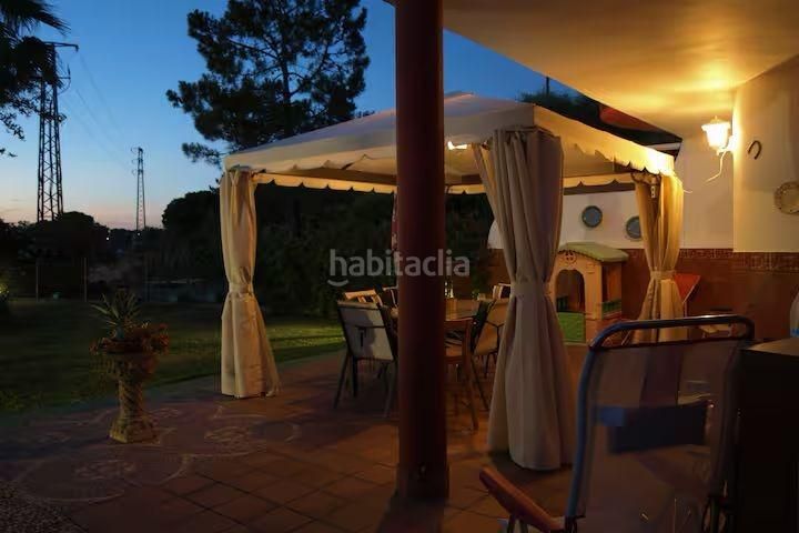 Foto edb7d652-92e9-4245-b241-2641dce54df3. Casa aparellada amb aparcament piscina a Lepe