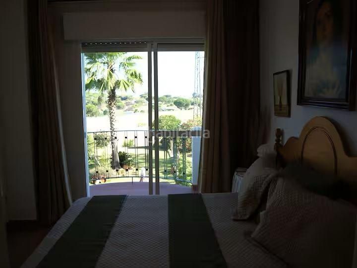 Foto f62d865d-1df9-4490-ab06-567879ad0b48. Casa aparellada amb aparcament piscina a Lepe