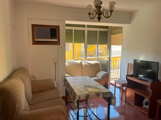 Rent Flat in El Plantinar - Avda. La Paz - El Juncal. Se alquila piso para estudiantes