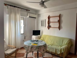 Rent Flat in El Plantinar - Avda. La Paz - El Juncal. Se alquila piso para chicas estudiantes