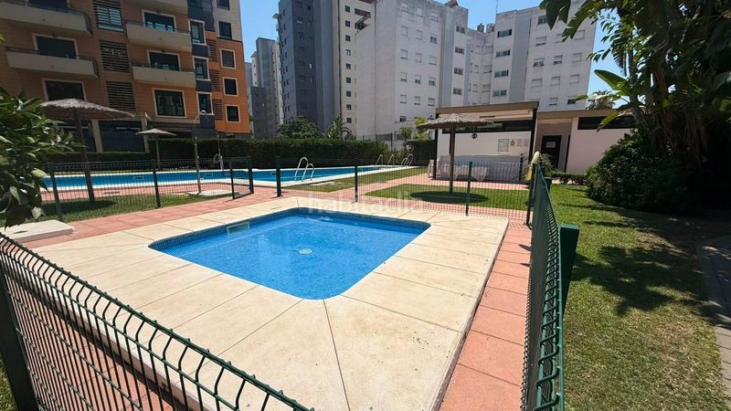 Foto 4156c312-fa8b-4f48-9833-1f5af56ab812. Pis amb calefacció aparcament piscina a Pedro Salvador - Las Palmeritas Sevilla
