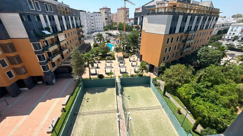 Foto e5192e80-d0b4-4c3b-82c3-ef328bf98bc6. Pis amb calefacció aparcament piscina a Pedro Salvador - Las Palmeritas Sevilla