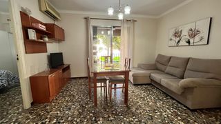 Location Appartement  Avenida hytasa. Se alquila piso a chicas estudiantes