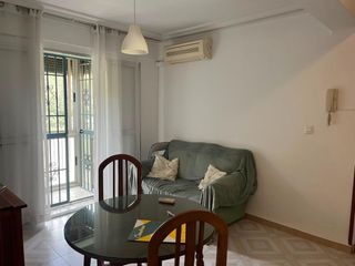 Rent Flat in El Plantinar - Avda. La Paz - El Juncal. Se alquila piso para estudiantes