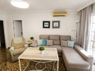 Rent Flat  Calle malvaloca. Alquiler de piso 3 dormmitorios con ascensor tiro de linea