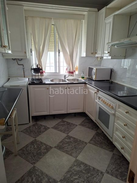 Foto ec909703-2e9c-4444-8369-b03f4188c3a9. Rent flat in El Plantinar - Avda. La Paz - El Juncal Sevilla