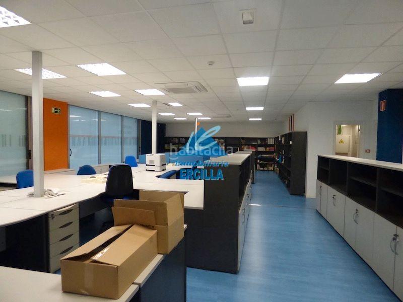 Foto b554c584-8c2b-42b5-8663-2657fa562eeb. Nau industrial a Amorebieta - Etxano