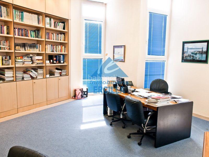 Foto e1ff15bd-d49d-4fe1-bef4-ae28a15d7b6a. Alquiler oficina  disponible con excelentes instalaciones en Etxebarri, Anteiglesia de San Esteban