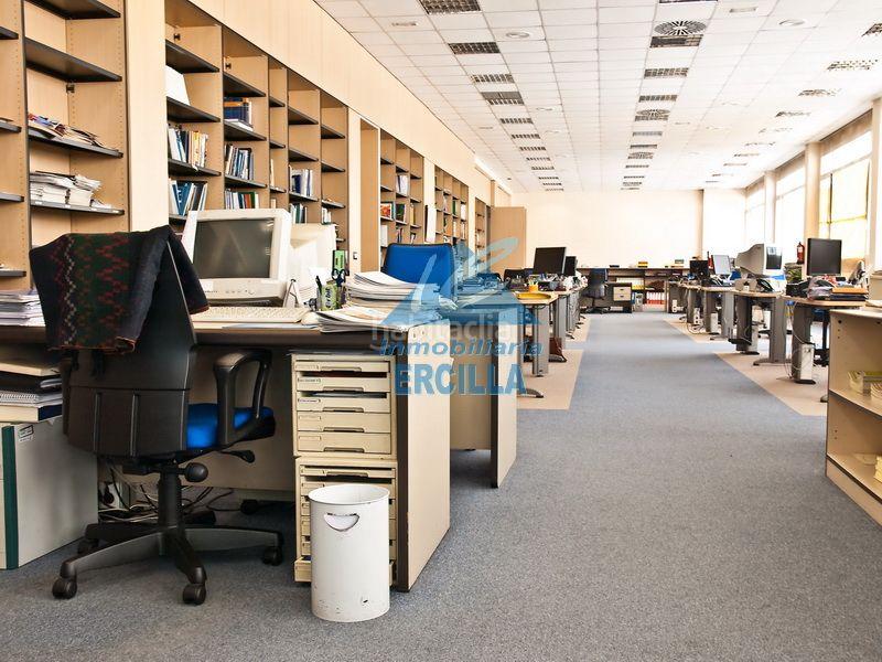Foto 8a125c3c-1f49-4701-8462-472950c85065. Oficina  disponible con excelentes instalaciones en Basauri