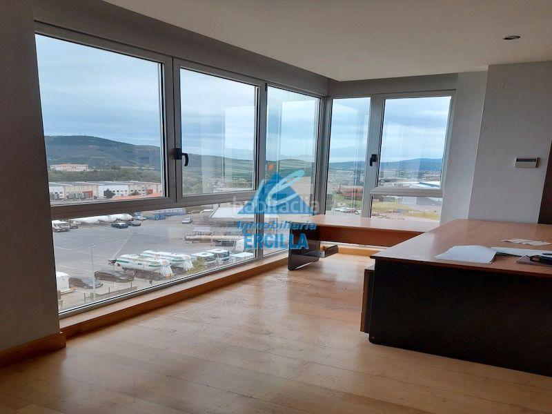 Foto bbf0cf33-c718-493a-a5c0-140a86b360d9. Capannone industriale in Abanto y Ciérvana / Abanto Zierbena