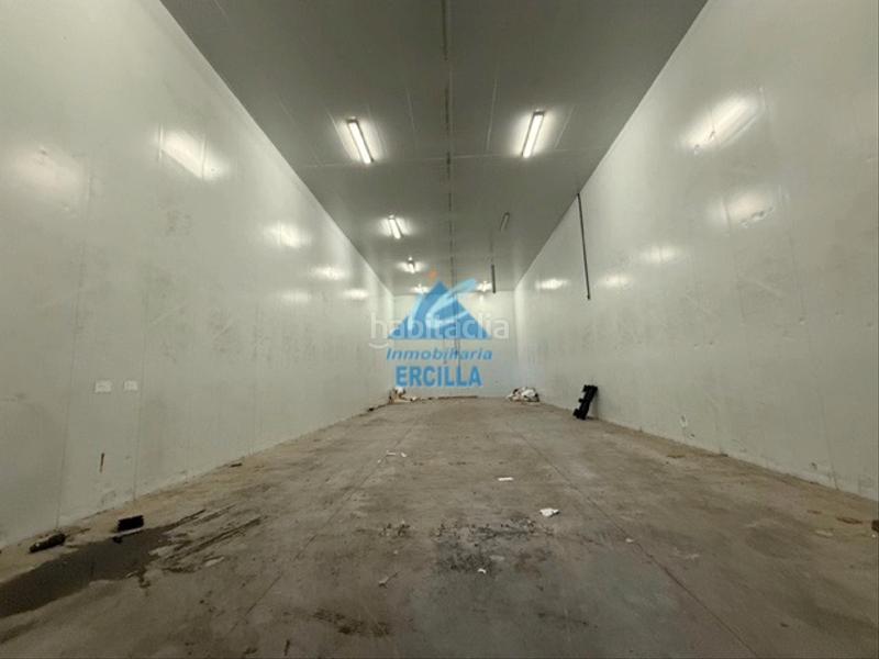 Foto 3b7de917-9df7-4761-b8c6-0dc5677c249b. Nave industrial  con camaras de congelacion en Zaratamo