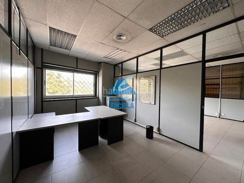 Foto ac11a08a-4f73-4747-8eca-647b13320171. Nave industrial  con camaras de congelacion en Zaratamo