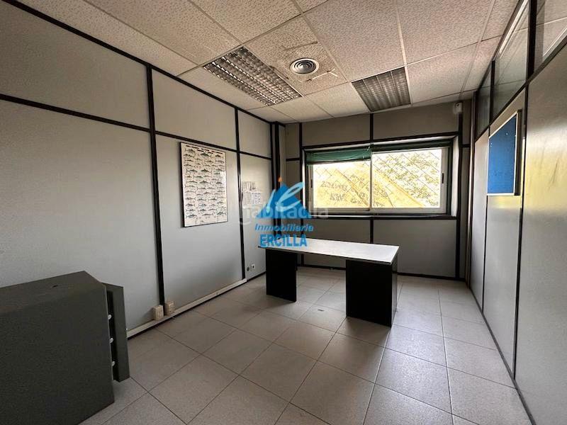 Foto c2e22fd3-96c8-4dad-83f7-b8710b11f076. Nave industrial  con camaras de congelacion en Zaratamo