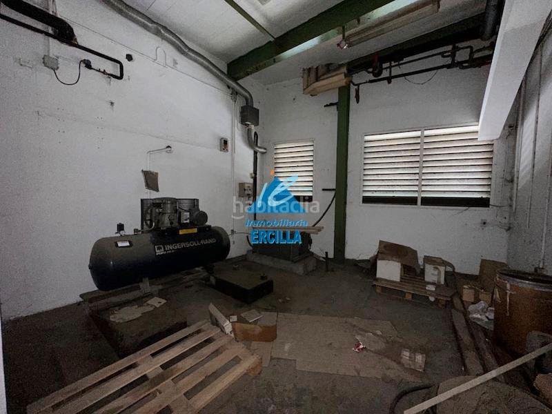 Foto c68eef6f-17d9-49e9-8518-e22787061a19. Nave industrial  con camaras de congelacion en Zaratamo