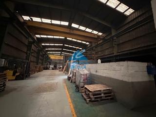 Industrial building in Lugar