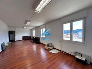 Rent Office space in Zabalburu. Oficina situada en antiguo edificio industrial.