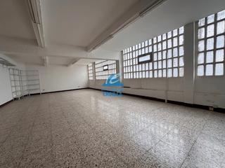 Lloguer Oficina a Zabalburu. Oficina situada en antiguo edificio industrial.