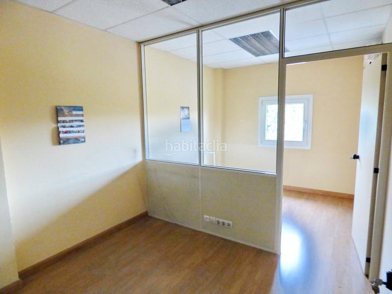 Foto 35c4623c-be69-42d6-9bb7-a8110520e505. Alquiler oficina  en alquiler perfectamente instalada en Loiu