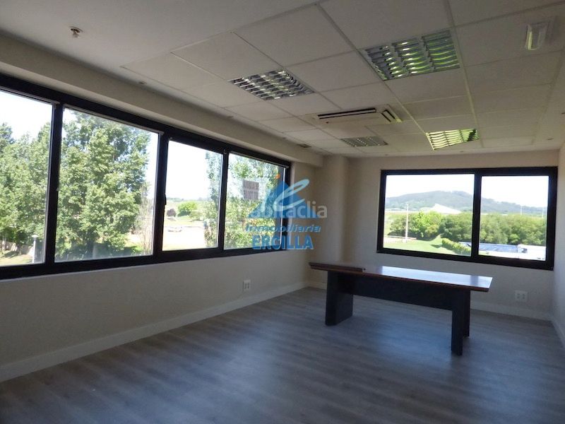 Foto 5847c507-6ce8-4263-9043-56682365abba. Affitto ufficio in Loiu