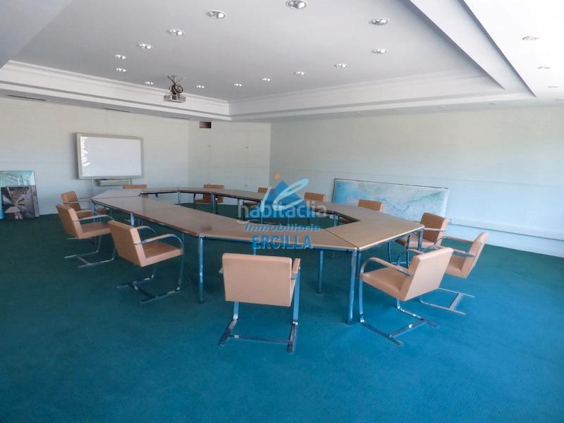 Foto e3e881e2-5d6c-4ed1-895c-fad7a16651eb. Alquiler oficina  en alquiler con aparcamiento en Loiu