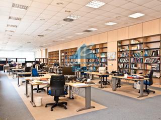 Bureau  Cervantes hiribidea. Oficina en venta en edificio comercial