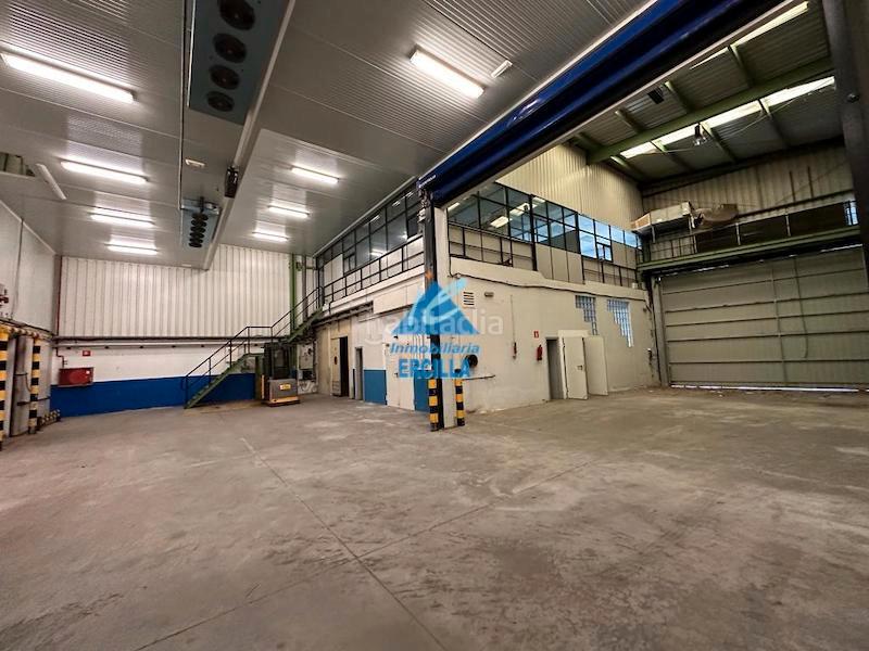 Foto b7464736-e9c0-4386-b9b0-e7d0eb1c07cc. Location bâtiment à usage industriel dans Zaratamo