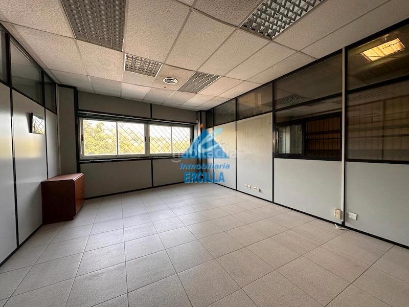 Foto de67d6c0-c98e-4982-ac57-ecd10aeceb2a. Location bâtiment à usage industriel dans Zaratamo