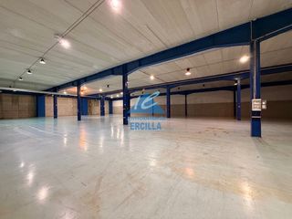 Miete Fabrikhalle  Bizkaia kalea. Nave industrial con playa cerrada