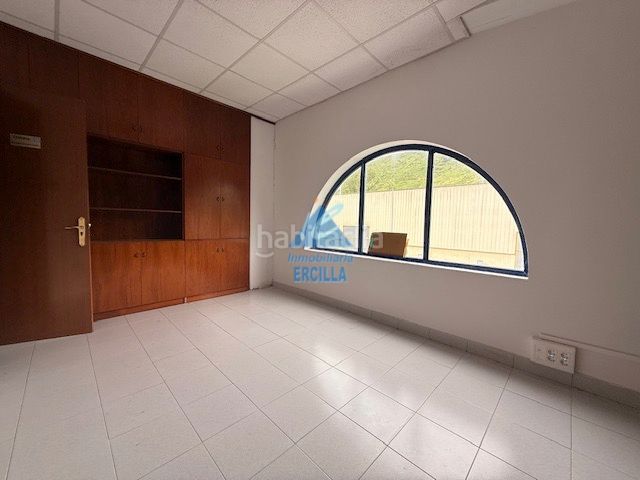 Foto cb4df49f-beb3-42c2-abbb-98649a5bd55d. Industrial building in Balmaseda