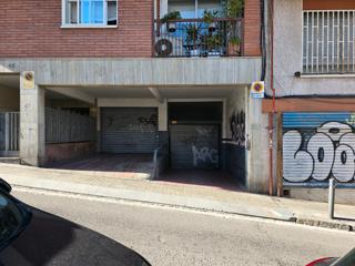 Car parking  Carrer de ramon rocafull. Ideal vecino de la zona