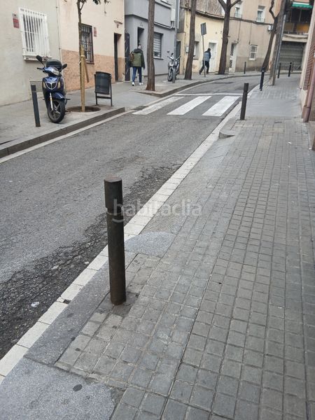 Foto f0cac03e-71a7-42d5-94d1-12825682fdf1. Aparcament cotxe a Carmel Barcelona