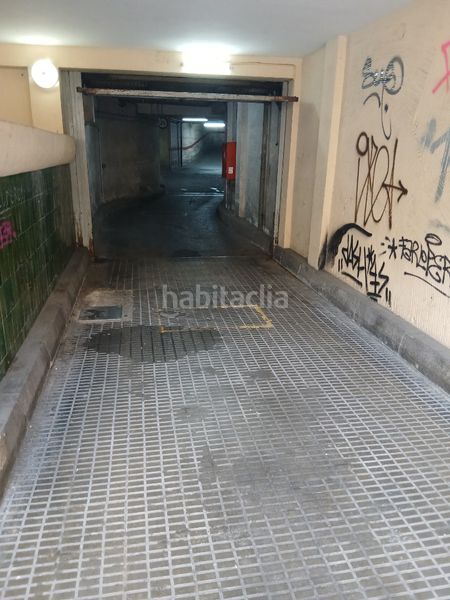 Foto ff7a7e5a-629e-427e-884d-c75d0edc9769. Aparcament cotxe a Carmel Barcelona