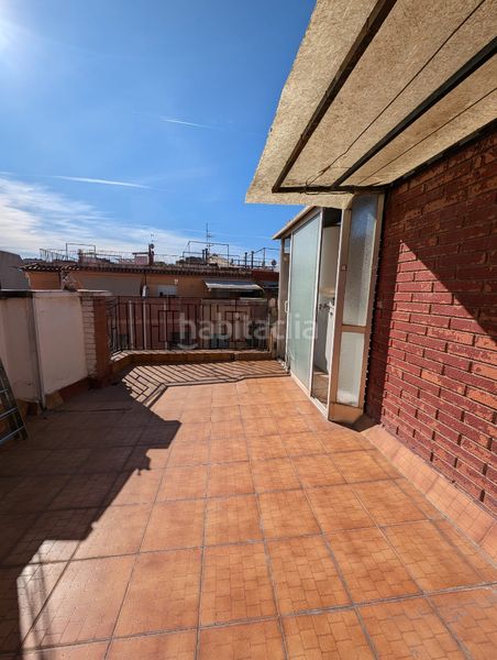 Foto 01b77429-11de-4e64-b081-dfda3d2709ac. Ático para entrar a vivir en Fondo Santa Coloma de Gramenet