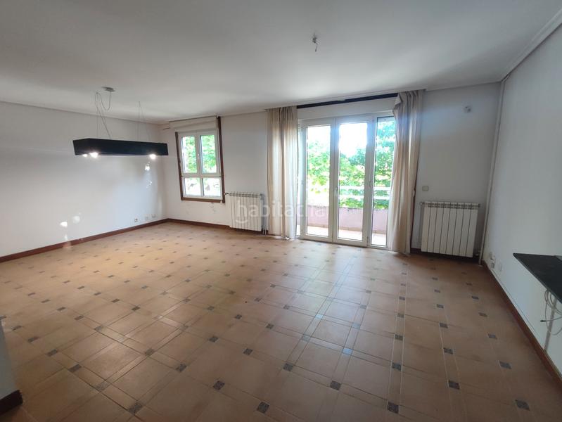 Foto 62bc2ee2-ee95-41ba-8eab-e793c36988fd. Chalet with fireplace heating parking pool in Liáns Oleiros