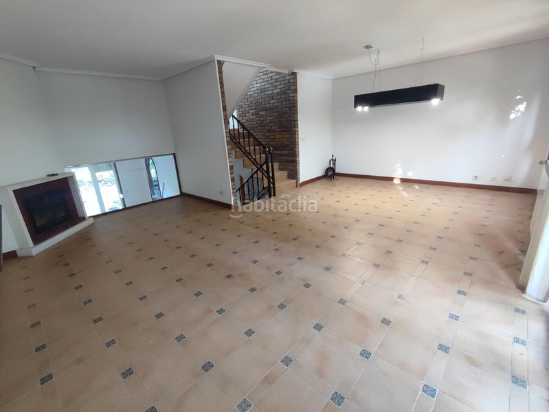 Foto b027ef54-b9c4-442a-975f-d1aba6aa049e. Chalet with fireplace heating parking pool in Liáns Oleiros