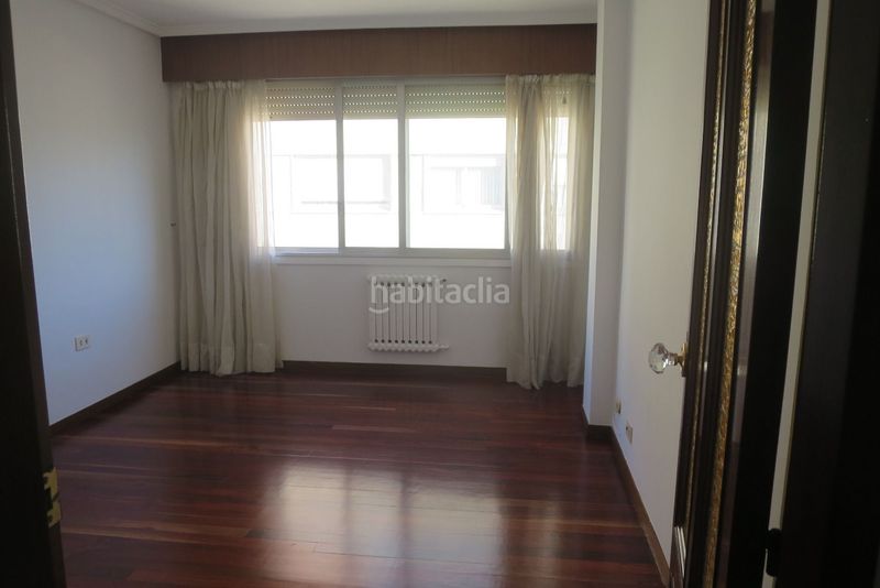 Foto bd8cc5d1-c245-4488-bd0d-ef47c3f43349. Lloguer pis amb calefacció aparcament a Riazor - Visma Coruña (A)