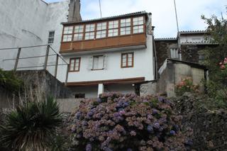 Casa aparellada  Rúa saavedra meneses