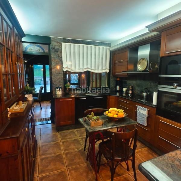 Foto bcac2baf-11c8-40ec-9bc2-f13725b31921. Xalet amb xemeneia calefacció aparcament a Pastoriza Arteixo