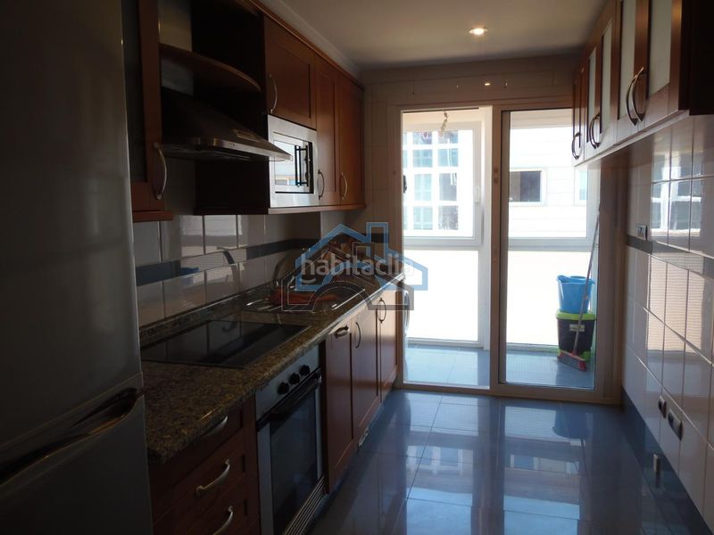 Foto 139885f6-b2db-491e-ac3b-ec06e80a1438. Rent flat with heating parking in Cambre